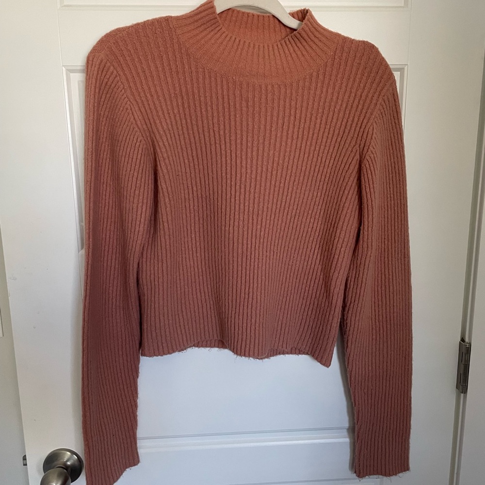 Pink cropped sweater top